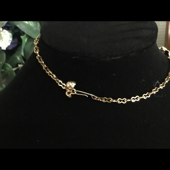 BEAUTIFUL VINTAGE GOLD EMERALD SET WITH CLIP EARRINGS - Picture 5 of 6